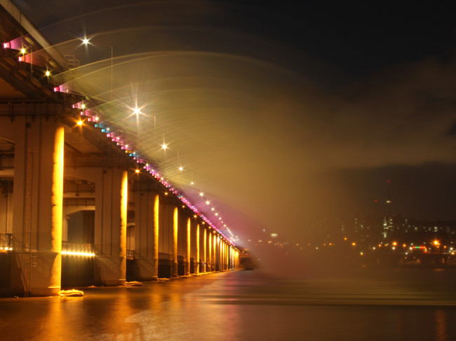 Moonlight Rainbow Fountain of Banpo Bridge