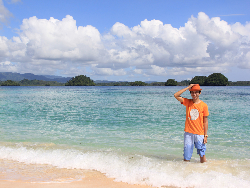 the other islands as backdrop