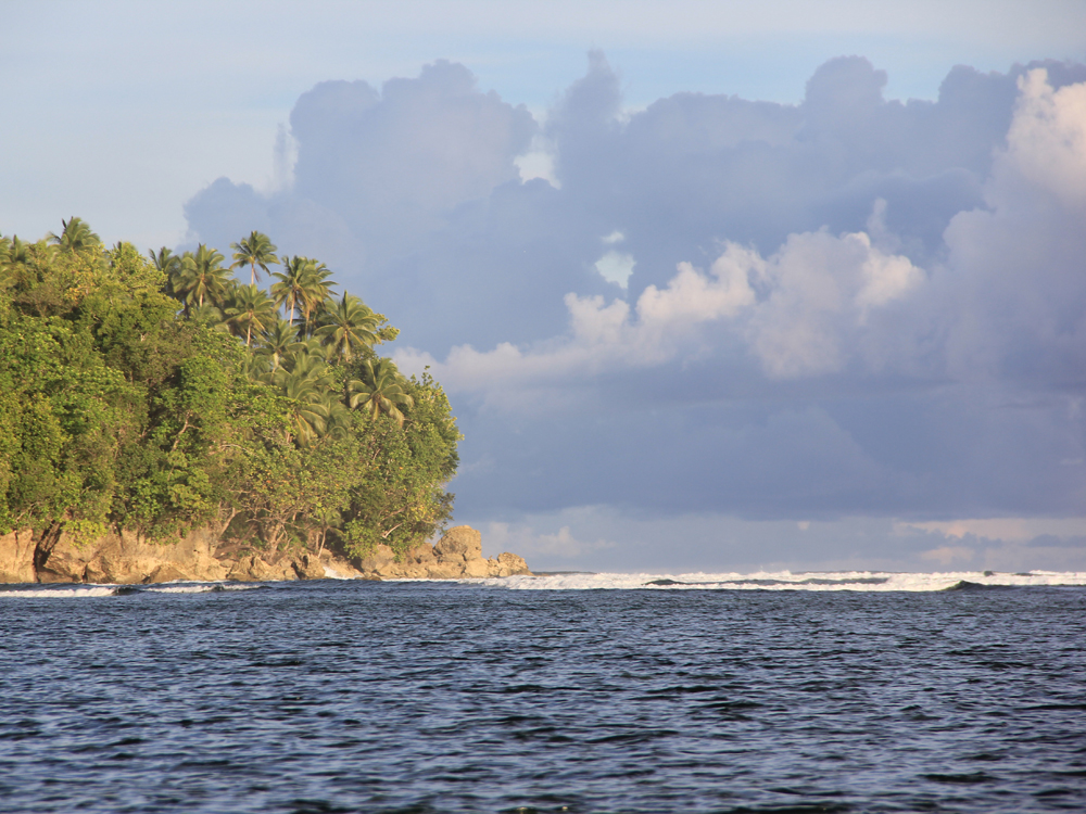 unwelcoming waves of Pacific near Ponta Cave