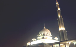  Putra Mosque