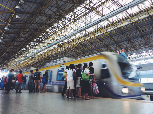 Mga Paalala na Parang Pag-ibig From the Trains of Manila