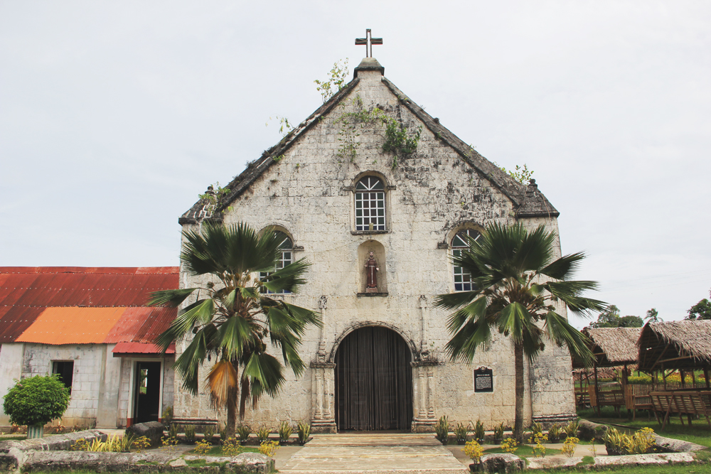 #3. Observe the common among Church entrances when you do Visita Iglesia