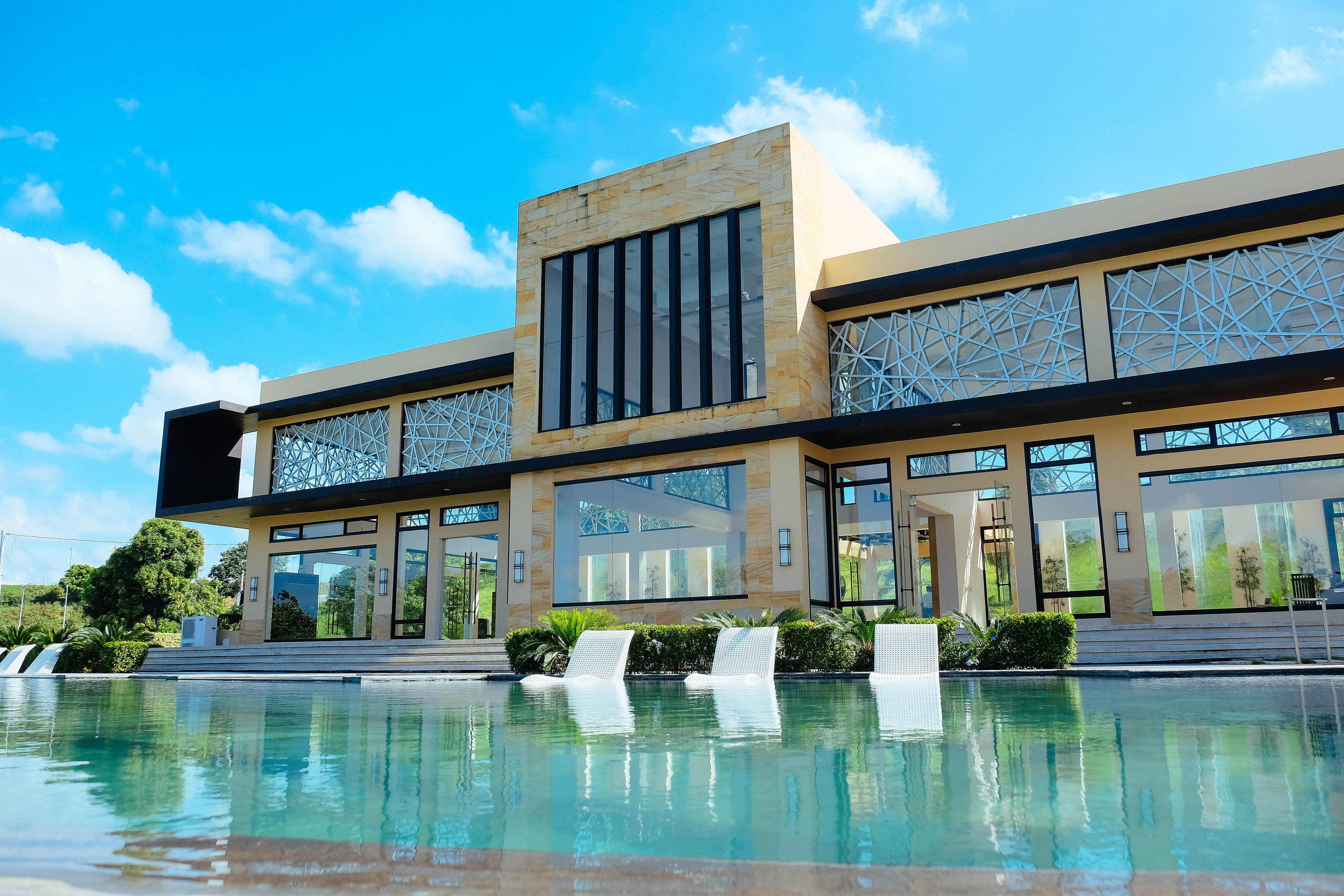 Sandari Batulao: The Peaceful Valley in Batangas Sandari Batulao